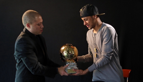 Shanks 拿着伞让我哭！圣枪和武林无法抢到1血龙， Team WE 赢回了一局