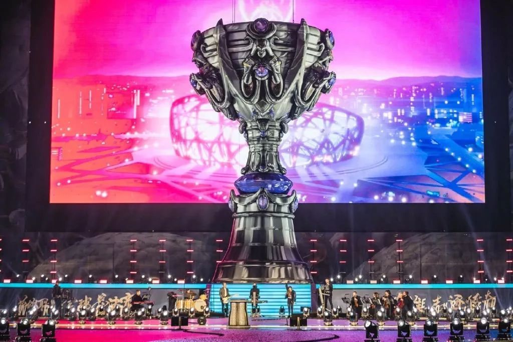 Virtus.pro 用 Perfecto(RUS) 替换了阵容中的 FL4MUS