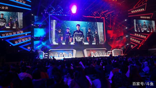 PGL Astana 2025 第一天：顶级比赛、击杀、评论、表情包、网红反应